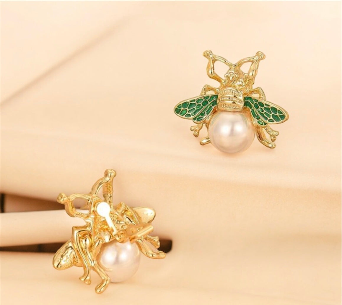 Pearl And Gem Bee Clip On’s